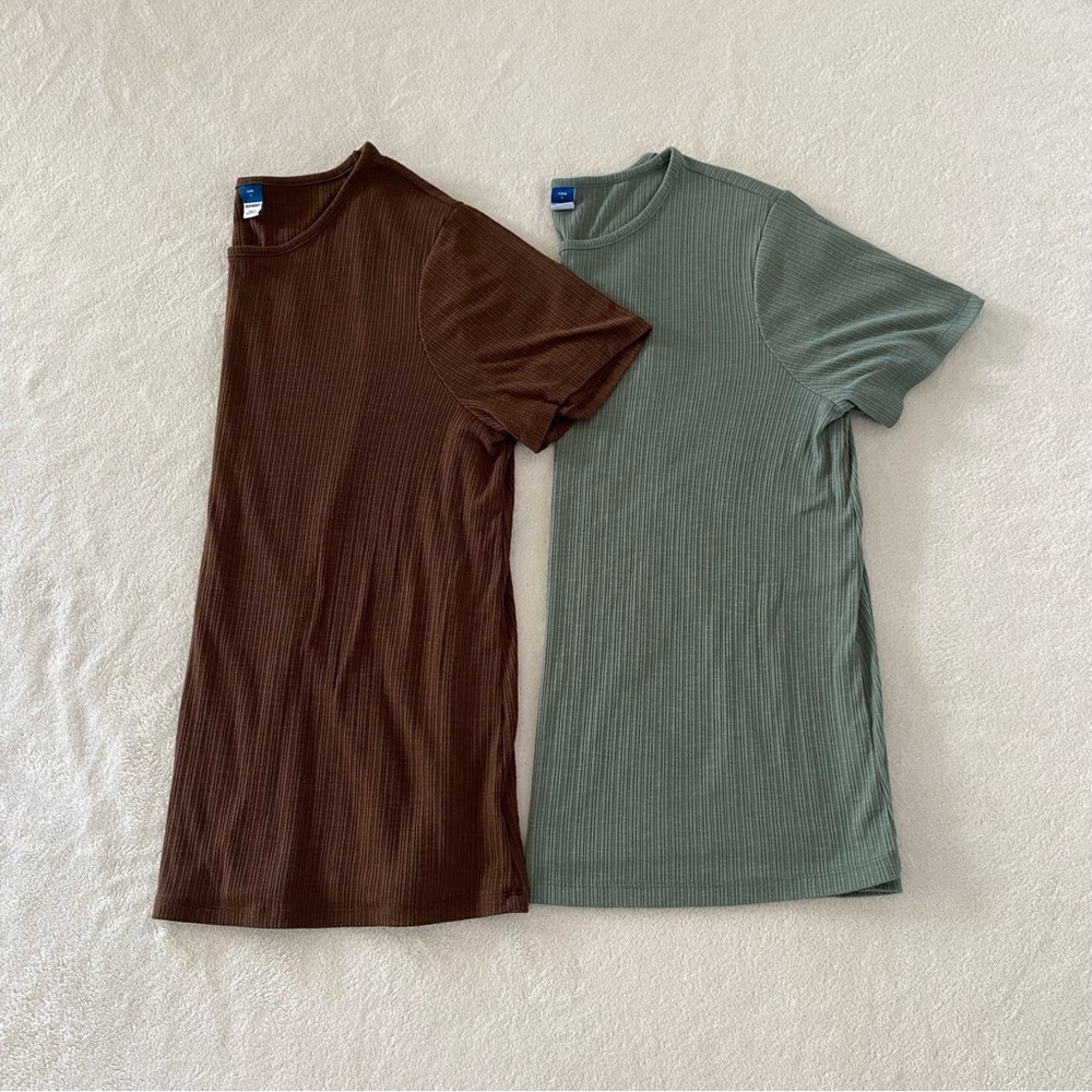 Lot of 2 - Old Navy Ribbed Short Sleeve Tees T-Shirts in Brown and Olive Green